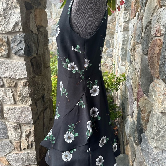 Banana Republic pretty black and white floral print sleeveless dress, size 8 - Picture 7 of 10